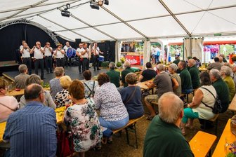 Volles Zelt in Tettau - 