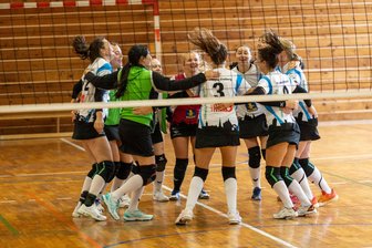 Volleyball-Bezirksliga: Siltronic-Damen schmettern sich an die Spitze - Die Volleyballerinnen des SV Siltronic haben sich auf Platz 1 der Bezirksliga geschmettert.