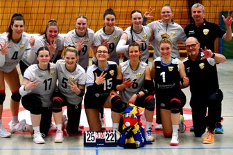 Volleyball: Frauen des SV 04 Oberlosa gelingt Befreiungsschlag - Die Oberlosaer Volleyballerinnen freuen sich über den deutlichen 3:0-Sieg gegen Leipzig.