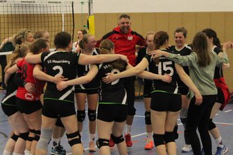 Volleyball: Krimi-Spezialistinnen aus dem Erzgebirge feiern den Klassenerhalt - Nach diesem Heimspieltag war für die Mauersberger Volleyballerinnen Jubeln angesagt.