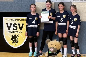 Volleyball: Leipzig gewinnt in Oelsnitz Sachsen-Titel, Gastgeber werden starker Fünfter - Die unter zwölfjährigen Mädchen des VSV Oelsnitz wurden bei der Sachsenmeisterschaft starker Fünfter.