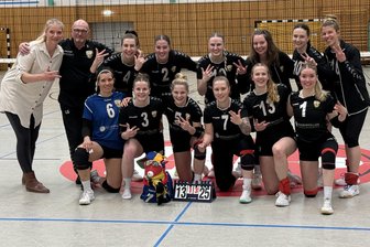 Volleyball-Regionalliga: Strahlende Gesichter beim SV 04 Oberlosa zum Saisonfinale - Freuen sich über drei Punkte zum Saisonfinale: Die Volleyballerinnen des SV 04 Oberlosa.