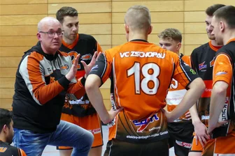 Volleyball-Regionalliga: Zschopauer freuen sich aufs erste Heimspiel - Auch bei Trainer Rico Fritzsch (links) ist die Vorfreude aufs erste Heimspiel groß.