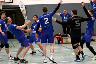 Volleyball-Sachsenliga: Reichenbacher schaffen den perfekten Auftakt - Zum Auftakt in die Volleyball-Sachsenliga 2025/26 durften die Männer des VSV Eintracht Reichenbach in Reudnitz genau so jubeln wie hier bei einem Heimspieltag.