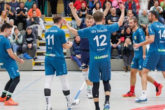Volleyball: VSV Oelsnitz mit zweitem Auswärtssieg in Folge - Sie konnten jetzt zweimal in Folge auswärts jubeln: Die Regionalligavolleyballer des VSV Oelsnitz.