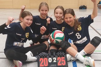 Volleyball: VSV Oelsnitz richtet am Wochenende Sachsenmeisterschaft der unter zwölfjährigen Mädchen aus - Die siegreichen Oelsnitzer Mädels bei der Bezirksmeisterschaft.