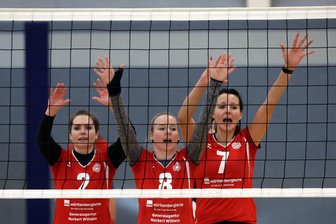 Volleyball: Weshalb für Fortschritt Lichtenstein und die SSV St. Egidien am Wochenende Punkte Pflicht sind - Bereit für die ersten Punktspiele in 2025:Christin Judaschke, Aileen Sander und Franziska Schubert (von links) von Fortschritt Lichtenstein.