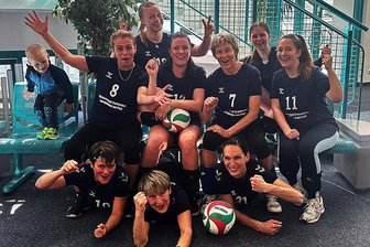 Volleyballerinnen aus der Slowakei jubeln im Erzgebirge - Obwohl die gastgebenden „Rotkäppchen“ vom ATV Frohnau das Siegerpodest verpassten, hatten sie beim 9. Hammercup ihren Spaß.