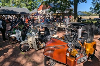 Vollgas und Tankstellen-Fasan - Fans feiern bei Simson-Treffen im Erzgebirge - 1000 Besucher und 400 Fahrzeuge wurden zuletzt beim Simsontreffen in Ursprung gezählt.