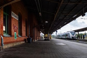 „Vollkommen unangemessen und viel zu hoch“: Ärger über Ticketpreis für Strecke Mittweida-Chemnitz - Für die Fahrt vom Bahnhof Mittweida nach Chemnitz durchquert man jetzt drei Tarifzonen, was einen höheren Fahrpreis zur Folge hat.