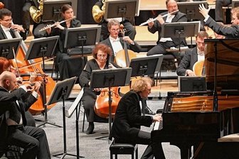 Vollkraft in jeder Hinsicht zum Konzert-Auftakt - Solist am Klavier beim 1. Philharmonischen Konzert der Saison der Erzgebirgischen Philharmonie im Kulturhaus Aue war am Samstagabend Sergej Redkin. 