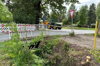 Vollsperrung ab Montag: Baubeginn für Ersatzbrücke in Trieb - Die Brücke über das Fischersbächel in Trieb wird erneuert.