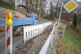 Vollsperrung am Schloßberg in Wolkenburg wegen Baumfällarbeiten - Am Schloßberg kommt es am Samstag zu einer Vollsperrung.