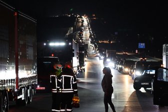 Vollsperrung auf der A 72 bei Stollberg: Polizei nennt Details zum Unfall - Am Freitagabend war die A72 in Richtung Hof voll gesperrt.