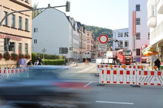 Vollsperrung der B 283 im Erzgebirge: Zweiter Bauabschnitt startet – neue Zufahrt zu Simmel-Markt - Ab der Engel-Kreuzung in Aue ist die B 283 gesperrt. Nun kommt der nächste Bauabschnitt.