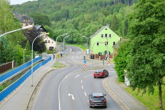 Vollsperrung endet zwei Wochen früher: Bundesstraße im Erzgebirge wieder frei - Hier rollt seit Donnerstag wieder der Verkehr: die Bundesstraße 169 im Erzgebirge.