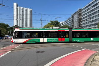 Vollsperrung in der Chemnitzer Innenstadt? So plant das Rathaus im Kulturhauptstadtjahr - Die Kreuzung von Brückenstraße und Straße der Nationen ist ein Knotenpunkt für Autoverkehr und ÖPNV.