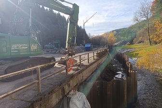 Vollsperrung in Neuhausen verlängert - Die Brückenbauarbeiten in Neuhausen dauern länger an als geplant.
