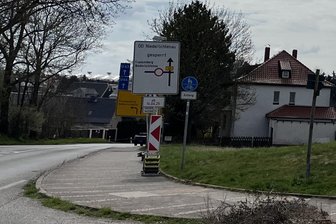 Vollsperrung in Niederlichtenau: Zwei Monate länger als geplant - Bis Weihnachten ist die Ortsdurchfahrt Niederlichtenau gesperrt - zwei Monate länger als geplant.