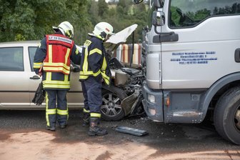 Vollsperrung nach Unfall auf B 95 -