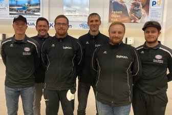 Volltreffer: Oelsnitzer Bundesliga-Schützen besiegen Favoriten und Aufsteiger - Von links freuen sich Ronny Stephan, Aron Fläschendräger, Lukas Naujoks, Kristian Borschke, Yannick Grießbach und Leonard Lieb über eine maximale Punktausbeute.