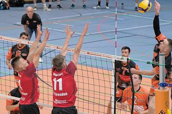 Vollyballclub Zschopau: Junges Team beweist Nervenstärke - Im Angriff des VC Zschopau sorgte unter anderem Paul Hilbert (rechts) für mächtig Druck. 