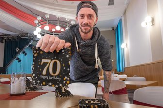 Vom Bauerngut zum Tanzlokal: Partymacher hält Kulturhaus im Erzgebirge am Leben - Randy Reichel will am Samstag mit Gästen 70 Jahre Kulturhaus feiern. Er selbst betreibt das Sächsische Haus in Bärenstein seit zehn Jahren.