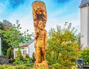 Vom Baumstamm zum Bergmann: Falkenauer Tradition in Holz geschnitzt - 
