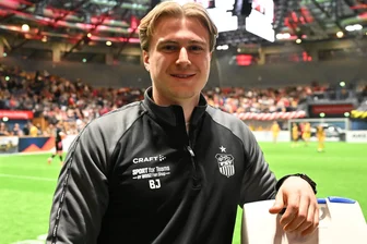 Vom CFC zum FSV Zwickau: Dieser junge Physiotherapeut macht die Schwäne geschmeidig - Benjamin Jorde, der Physiotherapeut des FSV, versorgt die Wehwehchen der Zwickauer Profis.