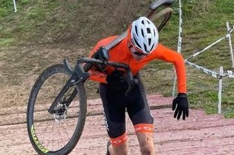 Vom Edelhelfer und Pechvogel zum Gesamtsieger - Ob mit Rad auf dem Rücken oder im Sattel: Pepe Albrecht war immer vorn dabei. 