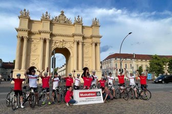 Vom Fichtelberg bis nach Potsdam – Radsportler absolvieren 312 Kilometer für den guten Zweck - Das Ziel der 312 Kilometer langen Strecke ist wie bereits in den Vorjahren das Brandenburger Tor in Potsdam.