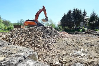 Vom Gasthof in Mühlhausen bleibt nur noch ein Haufen Bauschutt - Vom Gasthof in Mühlhausen bleibt nur noch ein Haufen Schutt.