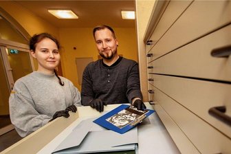 Vom Grassi-Museum Leipzig nach Plauen: Warum der Neue für das Vogtlandmuseum ein Glücksfall ist - Sie sind die Neuen im Vogtlandmuseum: Volontärin Theresa Lange und Depotleiter Sebastian Dressel.