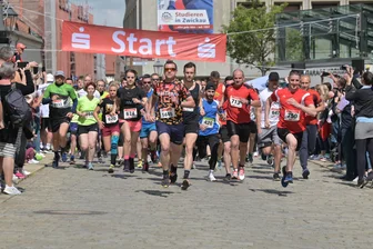 Vom Hochhaus- bis zum Stadtlauf: SV Vorwärts Zwickau schaltet Anmeldeportale frei - Der Firmenlauf beschert dem Zwickauer Stadtlauf regelmäßig große Teilnehmerfelder. Wer will, kann sich schon jetzt seinen Startplatz sichern.