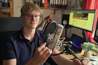 Vom Kinderchor zum Streamingerfolg: Max Spranger aus Werdau produziert eigene Songs - Der Werdauer Gymnasiast Max Spranger produziert seine Songs im eigenen Tonstudio im elterlichen Einfamilienhaus.