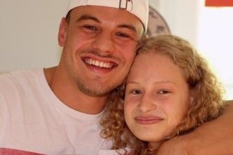 Vom Krankenbett in den Medaillenhimmel - Bei den Schneiders ist Ringen Familiensport. Auch Chris, der für Thalheim in der Regionalliga ringt, freut sich über die Silbermedaille seiner Schwester Lilly bei der Junioren-Weltmeisterschaft in Ufa. 