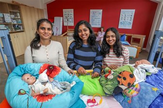 Vom Monsun in den sächsischen Schnee: Indische Schüler in Hohenstein-Ernstthal - Von links: Ashina Yesadasan, Josma Susan Jose und Sifana Ismayil gehören zu den zehn indischen Azubis, die Mitte September ihre Ausbildung zu Pflegefachleuten an der Euro-Akademie in Hohenstein-Ernstthal begonnen haben.