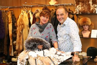 Vom Physikstudium zum Kürschner-Handwerk - Jürgen und Ute Förster feiern das 140-jährige Bestehen ihres Geschäfts in Werdau.
