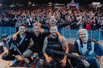 Vom Probenraum in Limbach zum größten Indoor-Festival Europas - „Escape The Madness“ bei einem Konzert auf dem Ankerberg-Festival. In Leipzig werden sie vor noch mehr Gästen spielen.
