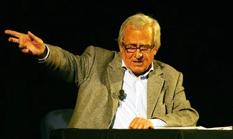 Vom Reflex zu widersprechen: Wo steht das deutsche Kabarett zehn Jahre nach dem Tod von Dieter Hildebrandt? - Über Jahrzehnte Institution und Inbegriff des deutschen politischen Kabaretts: Dieter Hildebrandt, hier bei einem Gastspiel 2010 im Alten Gasometer in Zwickau.