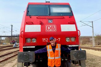 Vom Schwimmmeister im Muldabad zum Lokführer bei DB Cargo in Dresden - Lokführer Roy Aumann aus Mulda auf dem Gelände von DB Cargo in Dresden. Der einstige Schwimmmeister wagte den beruflichen Neustart.