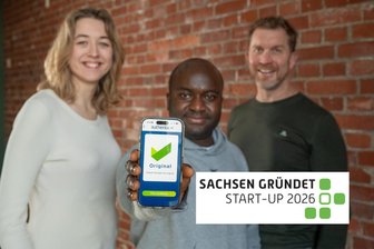 Vom Silicon Valley nach Chemnitz: Wie ein Startup Medikamentenfälschungen bekämpfen will - Authentic Network hat im Coworking-Zentrum „die Fabrik“ in Chemnitz fälschungssichere Codes entwickelt: Lisa Arlt (Marketing), Nana Abeka Otoo (Datenwissenschaftler) und Frank Theeg (CEO und Gründer).