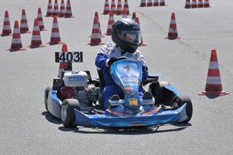 Vom Slalom-Kart ins Rallye-Auto: Motorsportverein aus dem Erzgebirge geht neue Wege - Helena Trabitzsch vom 1. Auer MSC erhielt viel Lob von ihrem Trainer. Fehlerfrei meisterte sie im Slalom-Kart den Parcours.