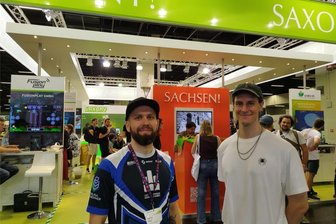 Vom Triathlon zur Gamescom: Was Ex-Leistungssportler und E-Sport-Manager Robin Pohl von Mittweida nach Köln führt - Robin Pohl (links), hier mit Captain Felix „Ordoban“ Krautwurst aus seinem Team Gingko, ist derzeit mit anderen Mitarbeitern und Studierenden der Hochschule Mittweida auf der Gamescom unterwegs.