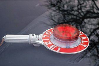 Vom Videowagen der Polizei ertappt: Audi rast mit Tempo 203 bei Hainichen über die Autobahn - Die Polizei hat auf der A4 bei Hainichen einen Autofahrer mit Tempo 203 ertappt, erlaubt waren 120 km/h.