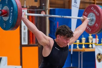 Vom Vogtland in die Welt: Rodewischer Gewichtheber kurz vor seiner ersten Jugend-Europameisterschaft in Madrid - Oskar Hüllebrand von der TSG Rodewisch (hier in Obrigheim) steht kurz vor seiner ersten Jugend-EM in Madrid.