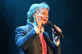 Vom Weihnachtskonzert bis zur Fernsehsendung - fünf Tipps für die Woche in Mittelsachsen - Rudy Giovannini tritt am Mittwoch ab 17 Uhr in der Kirche Wegefarth auf.