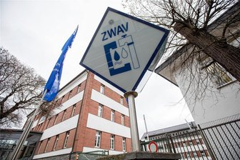 Von 3,8 auf 4,5 Google-Sterne: Wasserversorger im Vogtland poliert per Anwaltsschreiben seine Internet-Bewertung auf - Der Zweckverband Wasser und Abwasser Vogtland hat seinen Sitz in Plauen an der Hammerstraße. Der regionale Versorger gilt als zuverlässig und stabil, sein Vorgehen gegen Kritik in Google-Rezensionen wirft indes Fragen auf: Wen stört ein mehr als fünf Jahre alter kritischer Eintrag?
