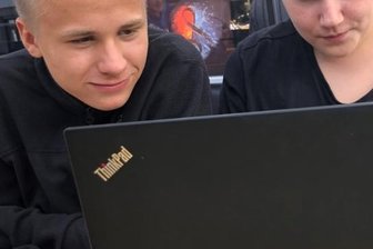 Von 3D-Druck bis Roboterarm: Schüler aus Flöha testen neue Technik im Fabmobil - 