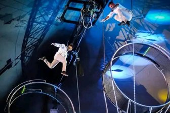 Von A wie Ausstellung über P wie Party bis Z wie Zirkus: Das ist Weihnachten im Vogtland los - Adrenalin wird im Blut der Zuschauer fließen, wenn sie beim Plauener Weihnachtszirkus diese Stunt-Männer in schwindelerregender Höhe erleben.